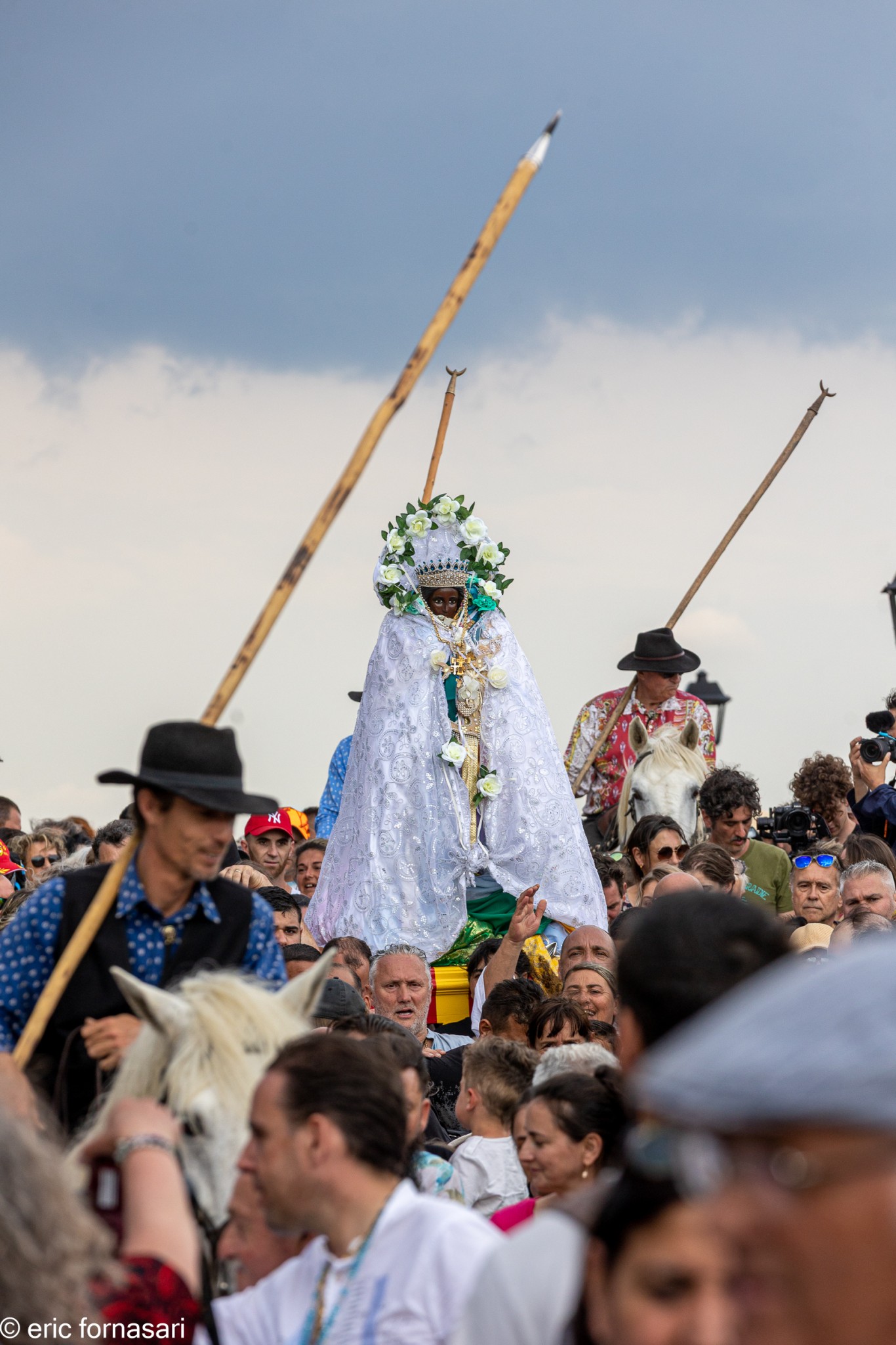 Pèlerinage-des-gitans-2023-49-24-mai-2023.jpg